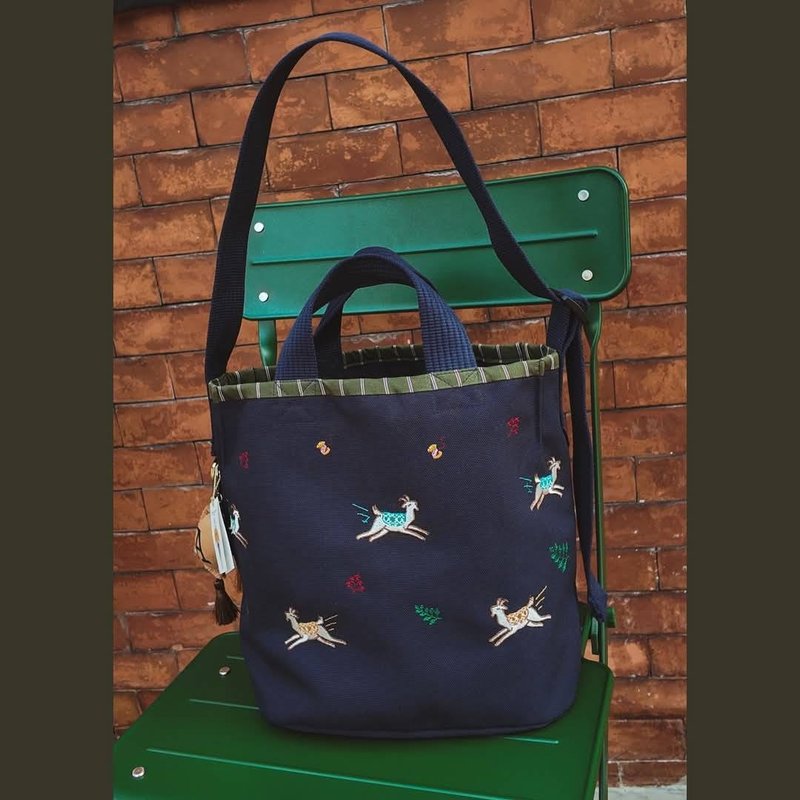 【客製化禮物】包包 กระเป๋า bag CREAM- goat tote bag - 手提包/手提袋 - 繡線 咖啡色