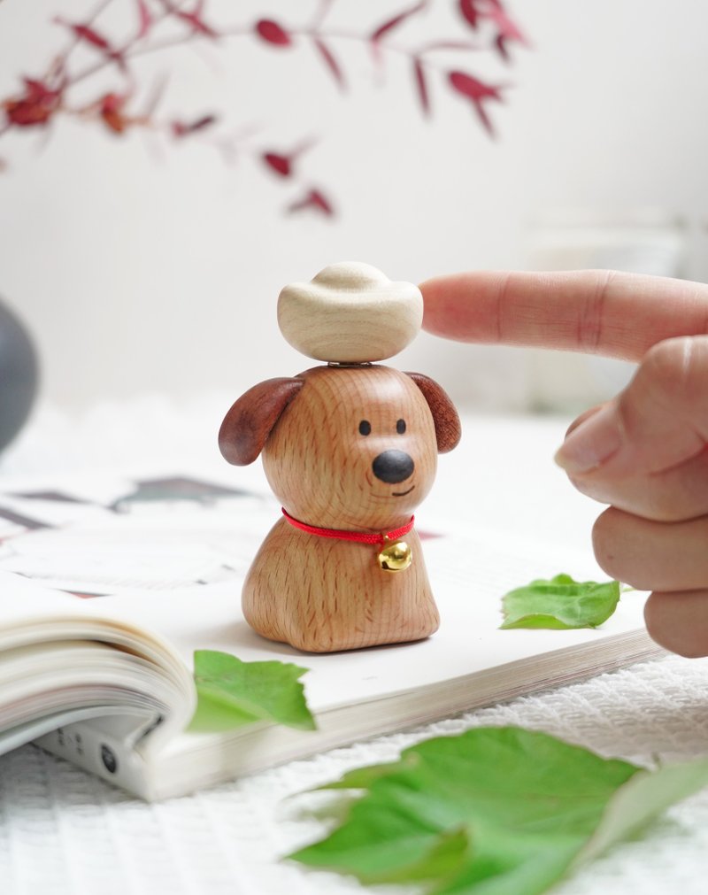 Money-Bringing Ingots Dog Figurine, Solid Wood, Cute, Rotating Car Dashboard Ornament, Decorative Gift - ของวางตกแต่ง - ไม้ 