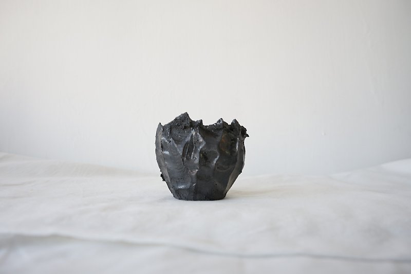 Ceramic iron texture black flowerpot matte wood planting bowl (diameter 5cm, height 5cm) - Pottery & Ceramics - Porcelain Black