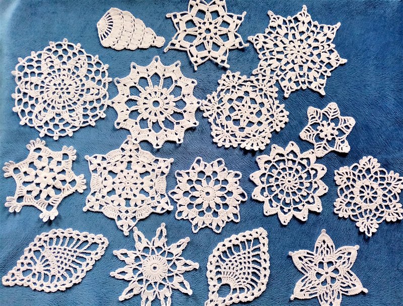 crochet snowflakes set of 16 pieces - 壁貼/牆壁裝飾 - 棉．麻 白色