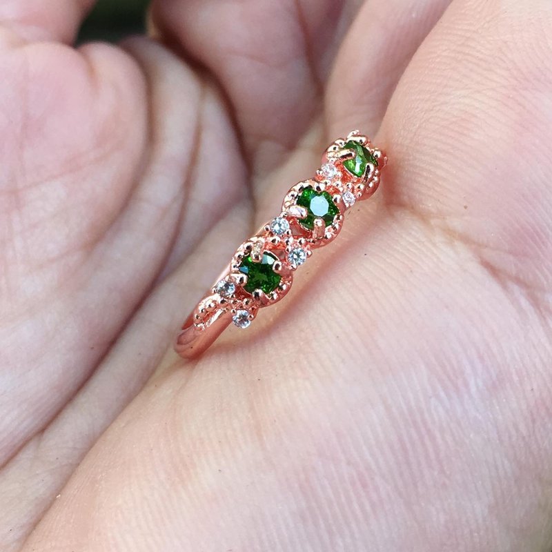 【Lost and find】Gorgeous Classical Green Diopside Ring - สร้อยข้อมือ - เครื่องเพชรพลอย สีเขียว