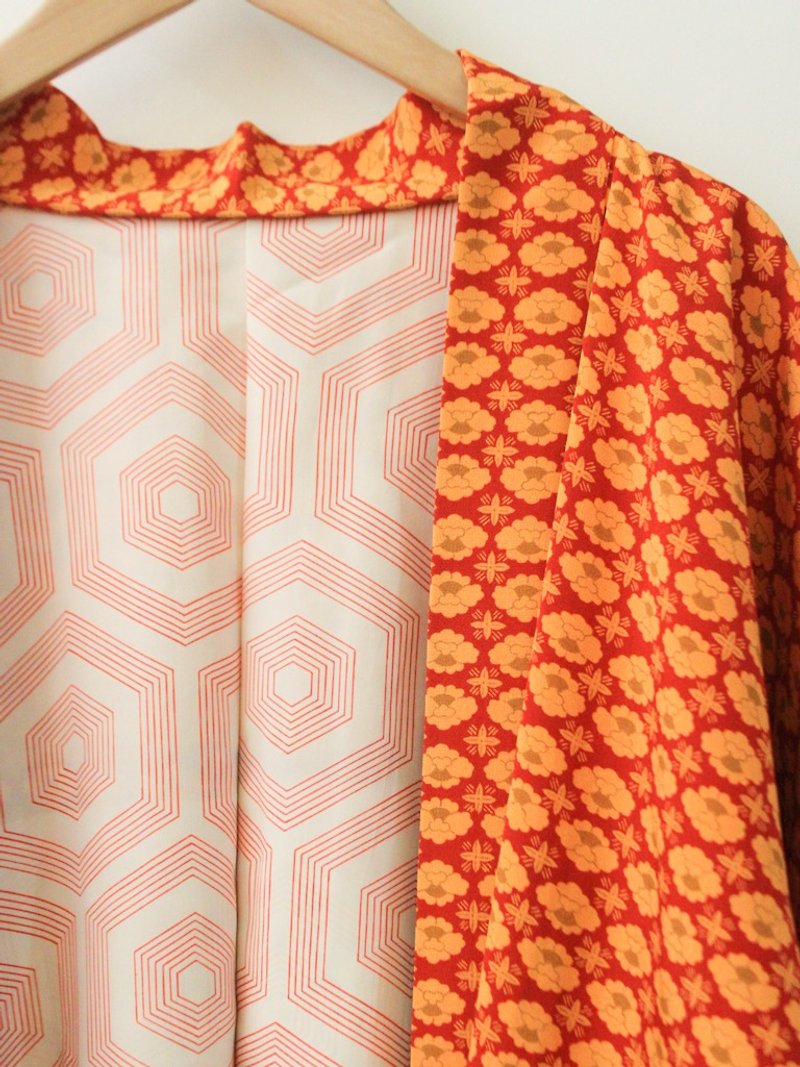 Vintage Japanese orange festival and wind print vintage feather kimono jacket blouse cardigan Kimono - เสื้อแจ็คเก็ต - เส้นใยสังเคราะห์ สีส้ม