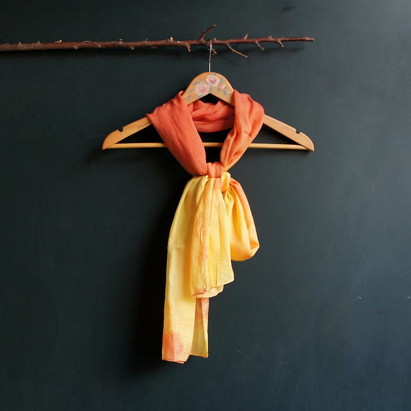植物染蠶絲巾－熱烈 - 絲巾 - 絲．絹 橘色