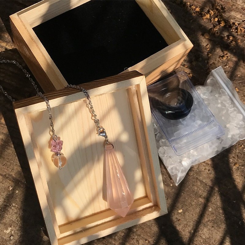 fluorite quartz pendulum necklace box set - Necklaces - Gemstone Pink