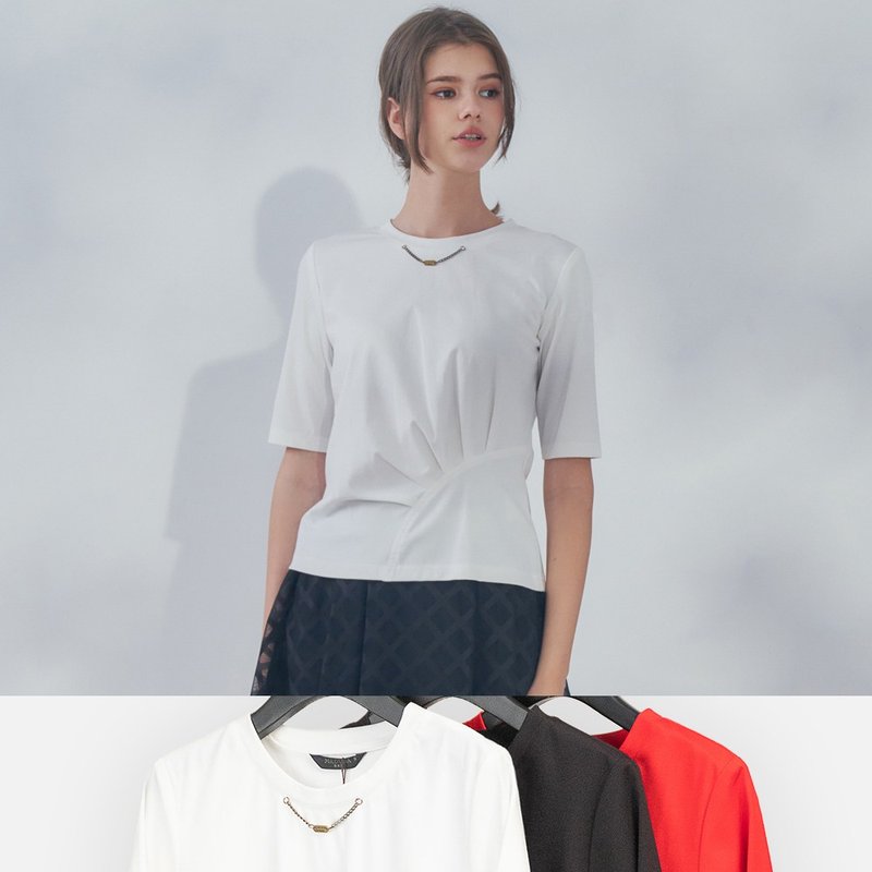 【MEDUSA】Oblique Pleated Chain Detail T-shirt - Black / White / Red - เสื้อยืดผู้หญิง - ไฟเบอร์อื่นๆ ขาว