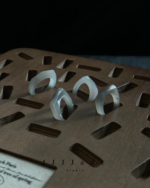 JJJJade studio 天然和田玉菸灰鑽面馬鞍戒指 煙璃 港碼14 17