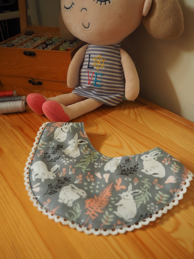 Handmade Baby Bib rabbit pattern - ผ้ากันเปื้อน - ผ้าฝ้าย/ผ้าลินิน สีเทา