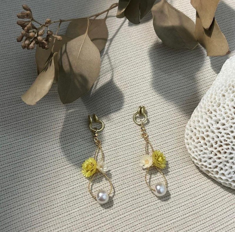 Xiaohuang | Permanent flower temperament pearl style - ต่างหู - วัสดุอื่นๆ สีเหลือง