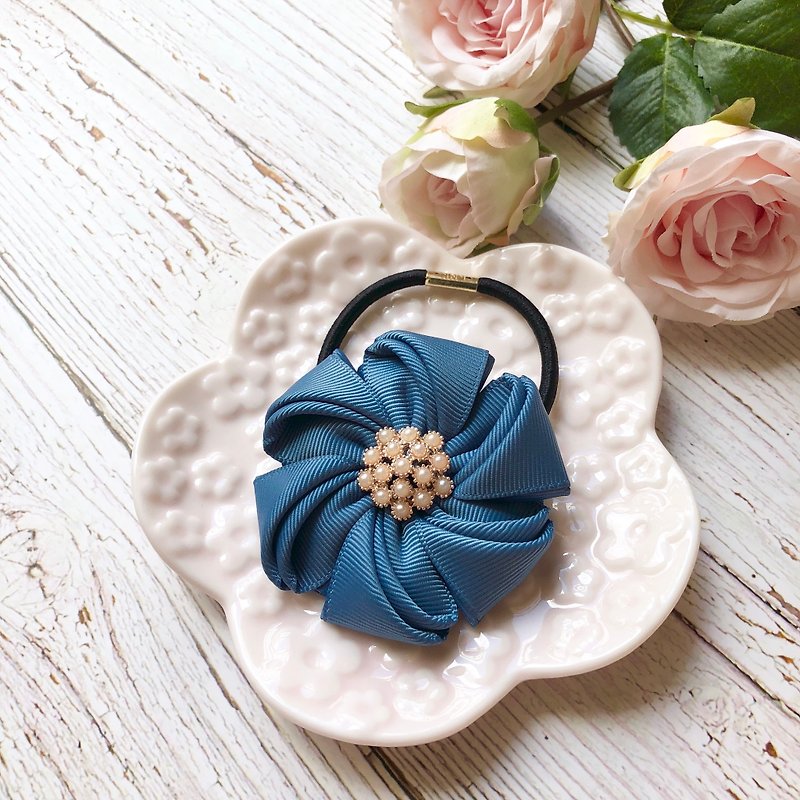 Elegant flower hair band / blue - Hair Accessories - Other Materials Blue
