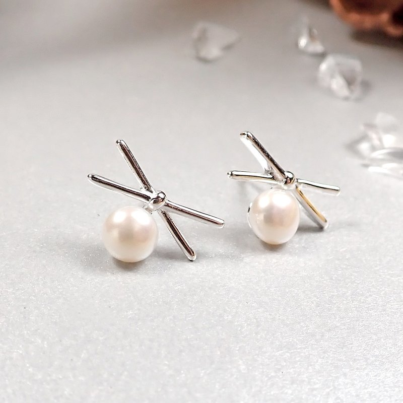 Last Piece - Cross Bow Ivory Oblate Natural Pearl 925 Sterling Silver Earrings - Earrings & Clip-ons - Pearl White