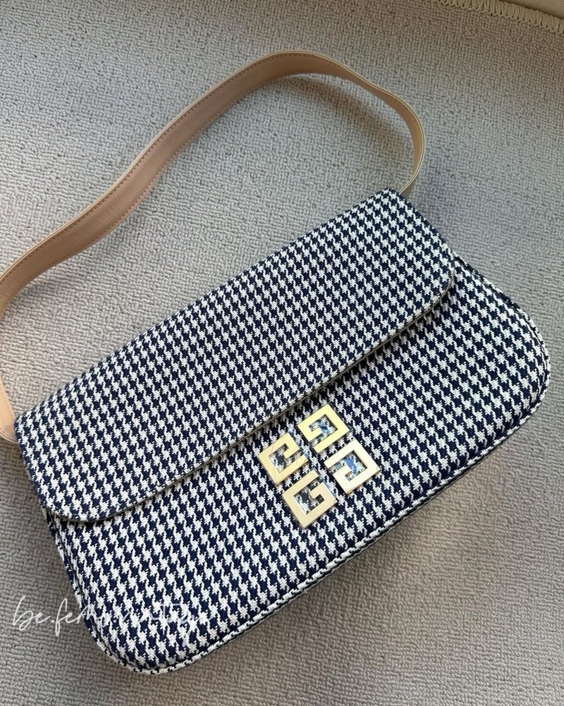 Second-hand Givenchy dark blue houndstooth fabric side backpack - กระเป๋าแมสเซนเจอร์ - ไฟเบอร์อื่นๆ สีน้ำเงิน