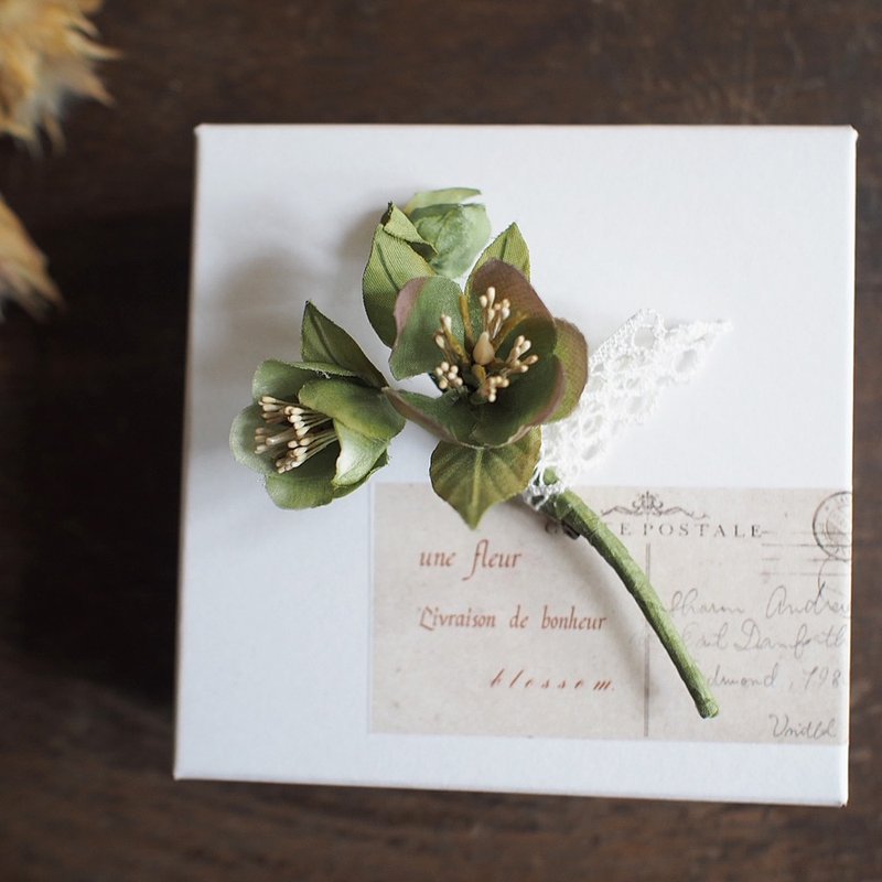 Corsage.christmas rose.Foetidas.Natural. - 胸花/手腕花 - 棉．麻 綠色