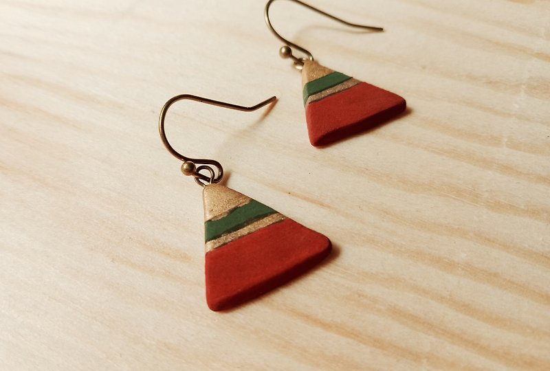 Spreading hills red, green and gold glazed pottery earrings - ต่างหู - ดินเผา สีแดง
