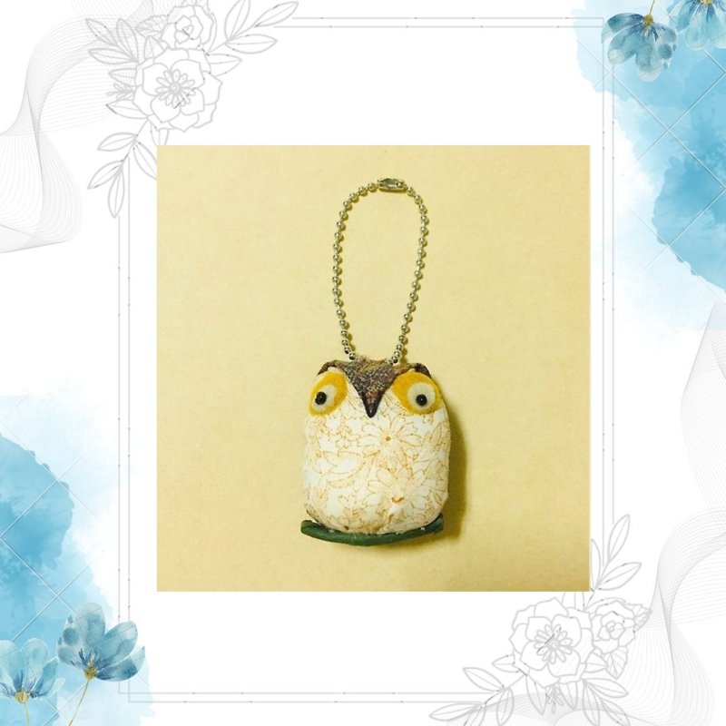 Handmade Smiling Owl Series Keychain Pendant | Blessed Brown Pattern Classic Style (Medium) - เย็บปัก/ถักทอ/ใยขนแกะ - งานปัก สีทอง