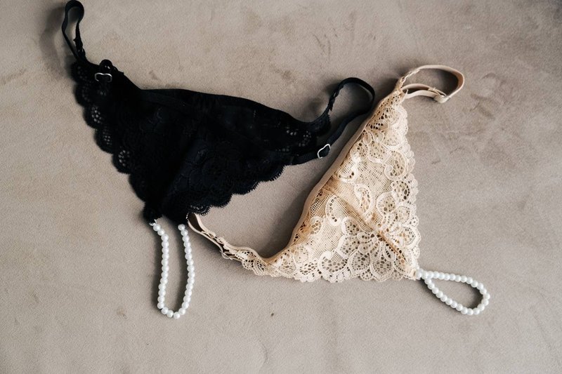 Erotic panties with beads - crotchless lace panties - sexy gifts - 女內衣褲 - 聚酯纖維 金色