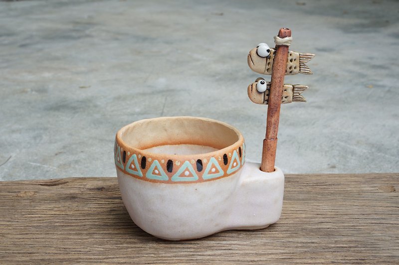サボテンの植木鉢小さな木、テラコッタ、手作りの陶器魚で飾られた - 花瓶・植木鉢 - 陶器 カーキ