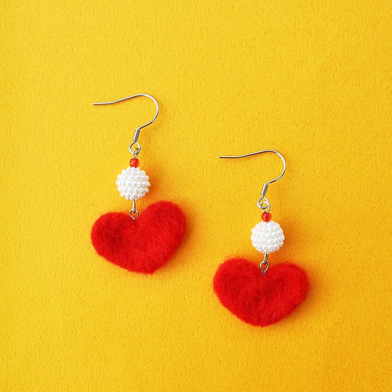 Valentine's Day Collection 02 Heart × Beads Wool Felt Earrings/ Clip-On - Earrings & Clip-ons - Wool Red