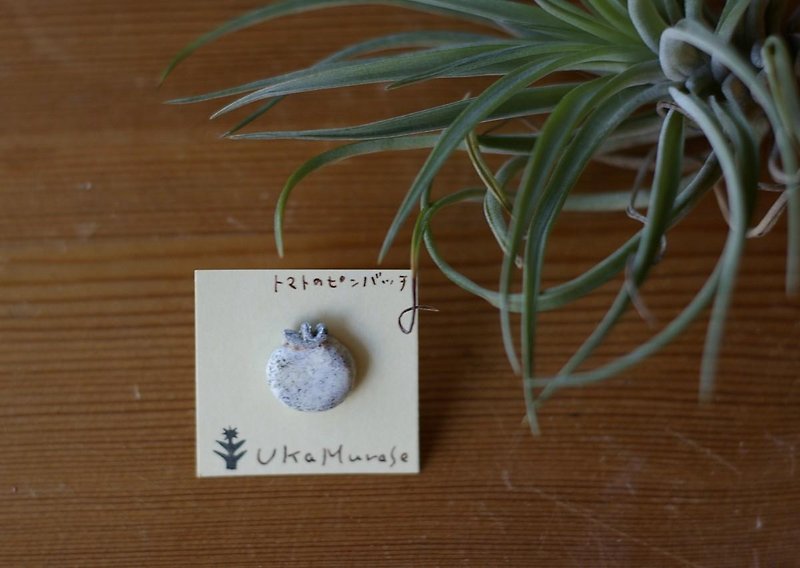 white tomato pins 白いトマトのピンバッチ - Brooches - Pottery White