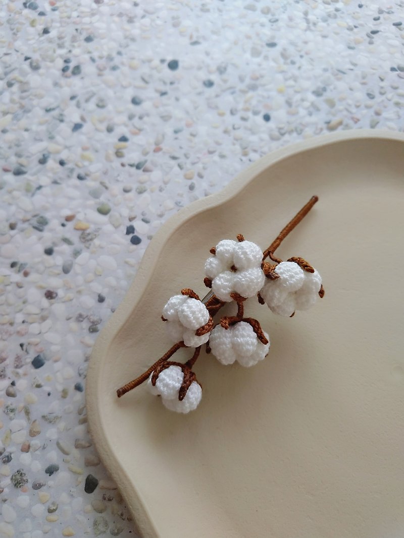 Cotton crochet pins - Brooches - Thread White