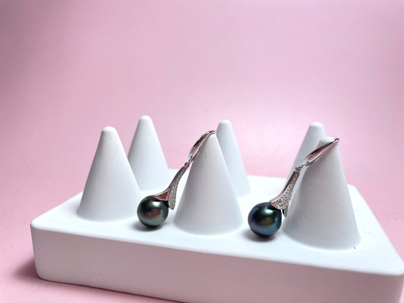 Fish Tail Natural Seawater Pearl Malachite Green Tahitian Black Pearl Silver Earrings - ต่างหู - ไข่มุก สีเขียว