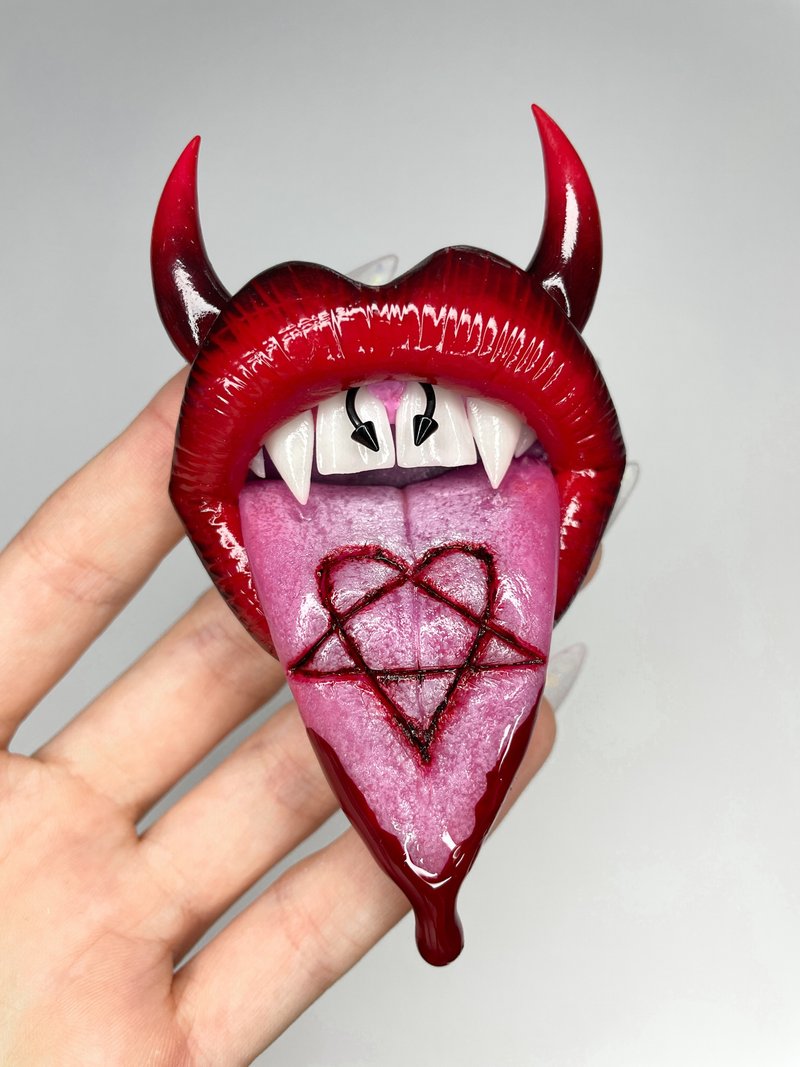 Phone grip. Red lips with a heartgram. - 其他 - 黏土 