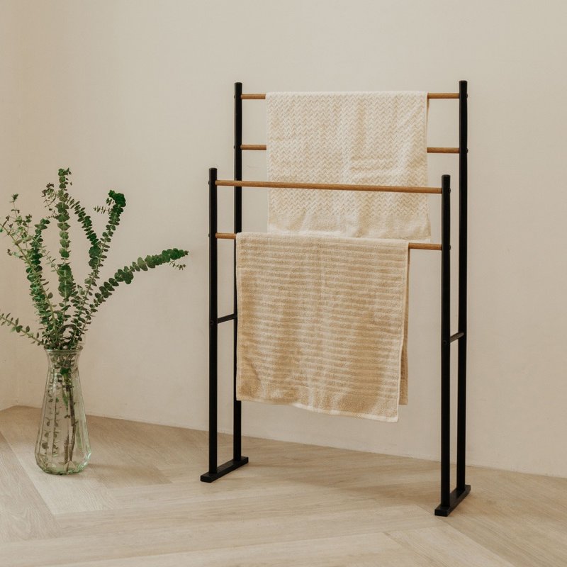 【Sim'n Coz】Wood grain design towel hanging rack/floor-standing storage rack - Shelves & Baskets - Other Metals Black