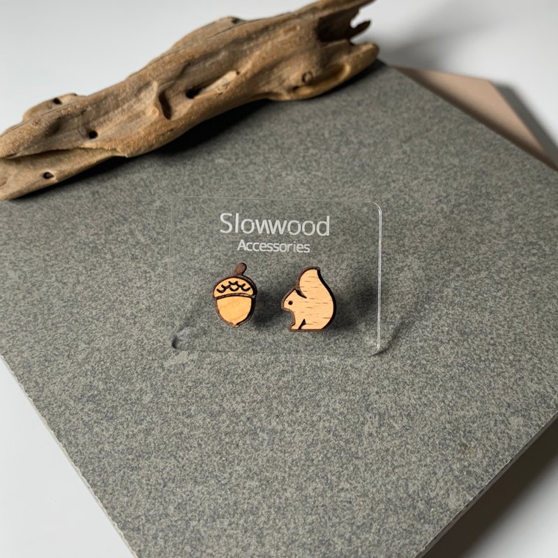 【Squirrel and Acorn】Wooden Animal Series Earrings - Earrings & Clip-ons - Wood 