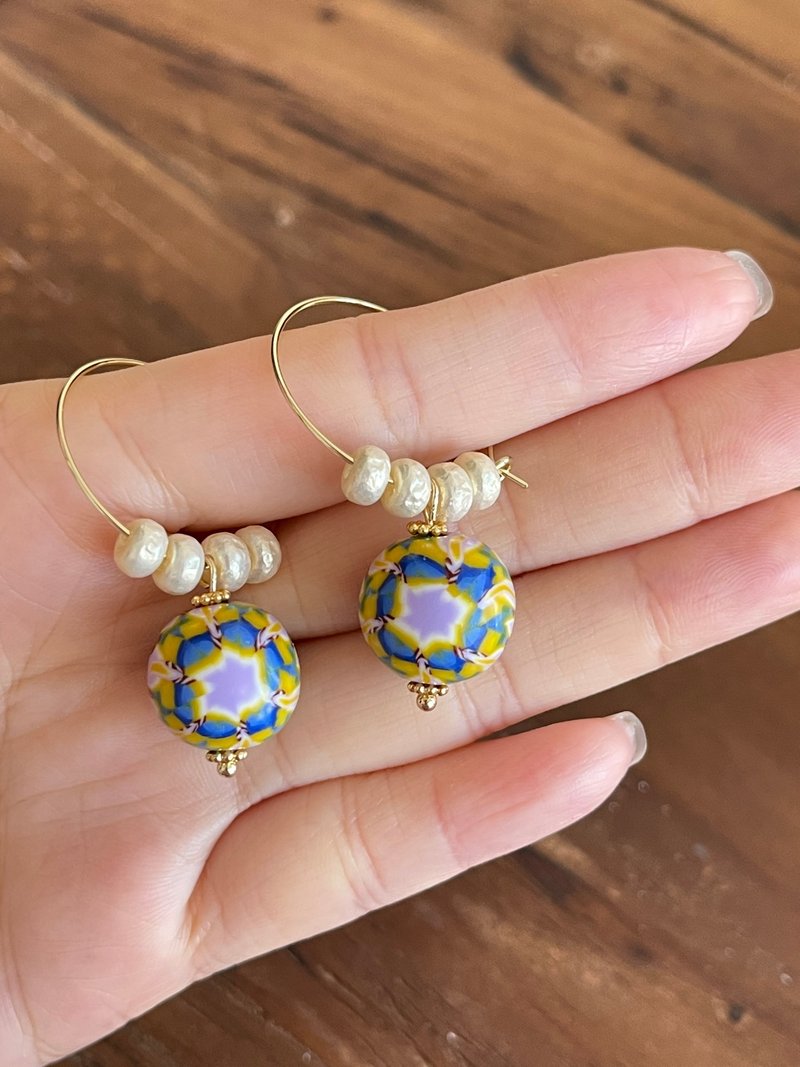 Handmade Earrings hoop with pearls and Polymer Clay Bead - ต่างหู - ไข่มุก สีเหลือง