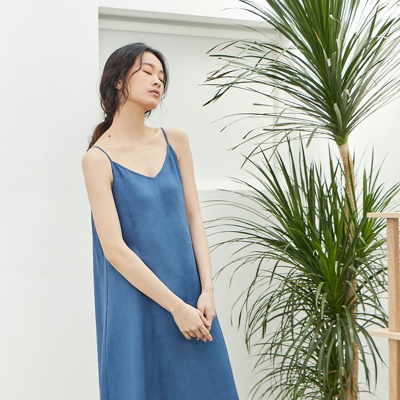 Pure Linen Sling One-piece Dress [CONTRAST Karuo Shi] - ชุดเดรส - ผ้าฝ้าย/ผ้าลินิน สีน้ำเงิน