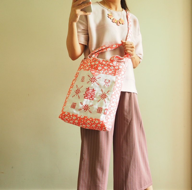 Handmade canvas bag made with vintage baby carrier - กระเป๋าแมสเซนเจอร์ - ผ้าฝ้าย/ผ้าลินิน สีส้ม