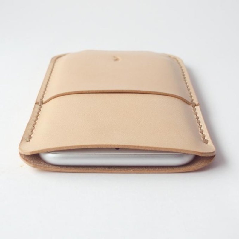 Smartphone Case using Leather (Undyed) 【spot / すぽっと】 - Phone Cases - Genuine Leather Brown