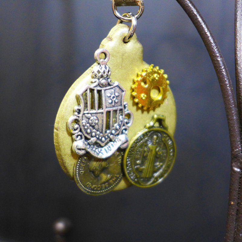 [Yuan] steam punk style Saturn royal guard to defend the matte gold key ring | Personalized Party Series: Gold | [Saturn Ring] This is Party: gold coin | metal composite polymer clay creation. Waterproof material. Necklaces can be changed - Keychains - Waterproof Material Gold