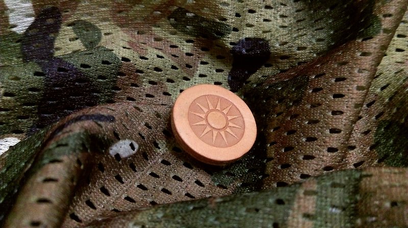 National Emblem Brooch/Leather-Flag Pin - เข็มกลัด - หนังแท้ สีนำ้ตาล