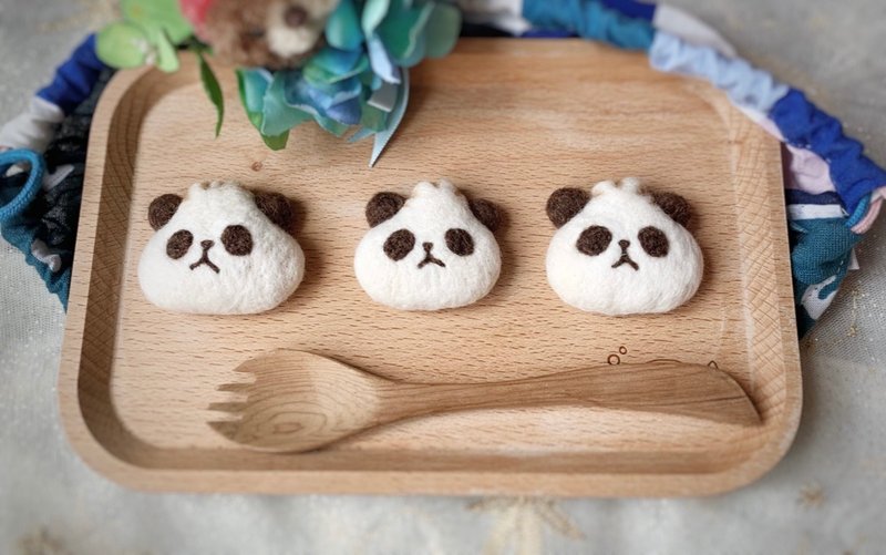 Wool felt panda dumplings - Brooches - Wool Multicolor