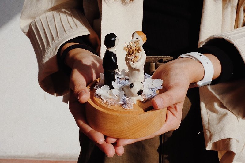 客製化婚禮新人陶瓷音樂盒 - 花瓶/陶器 - 瓷 多色