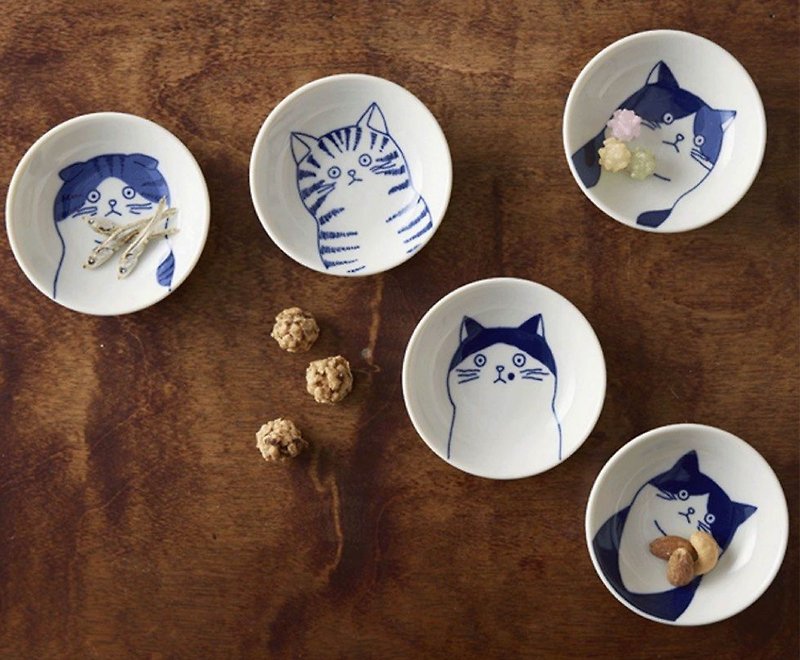 【Minato Free Shipping Zone】Mino Yaki-Five kinds of cat-dyed bean bowls (single box) - จานและถาด - เครื่องลายคราม ขาว