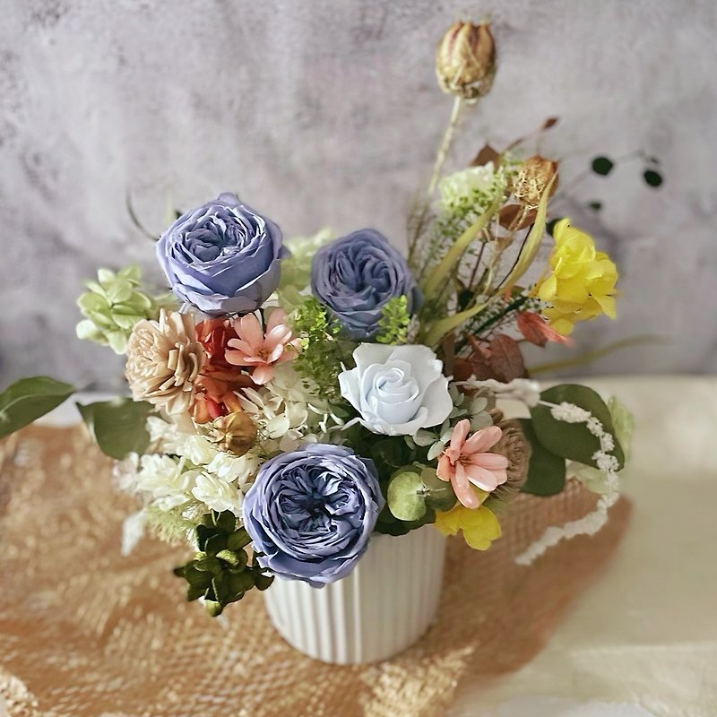 Misty Blue Everlasting Table Flowers - Everlasting Flower Gifts/Opening Flower Gifts/Home Decoration/Pot Flowers/Table Flowers - ช่อดอกไม้แห้ง - พืช/ดอกไม้ หลากหลายสี