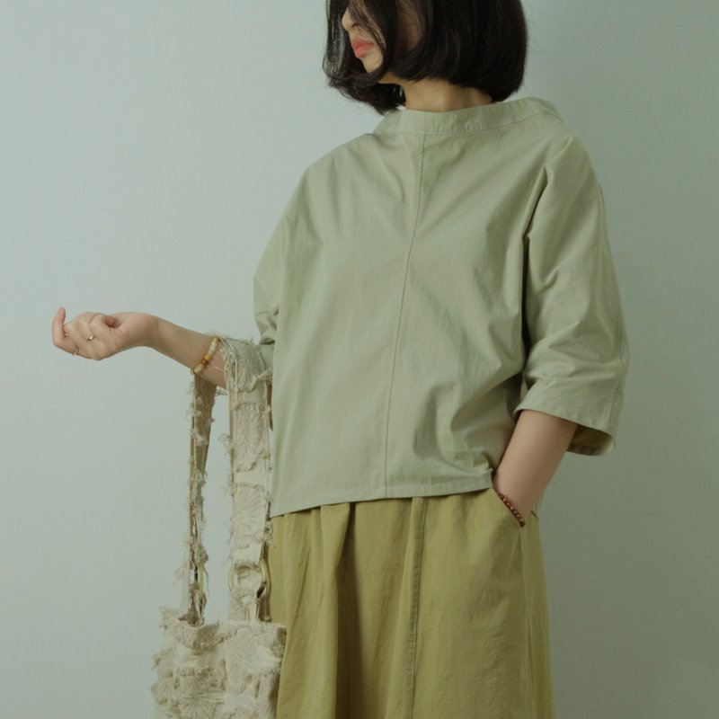 Summer and autumn light Khaki bow-knot sleeve top - upgraded version - เสื้อผู้หญิง - ไนลอน สีกากี