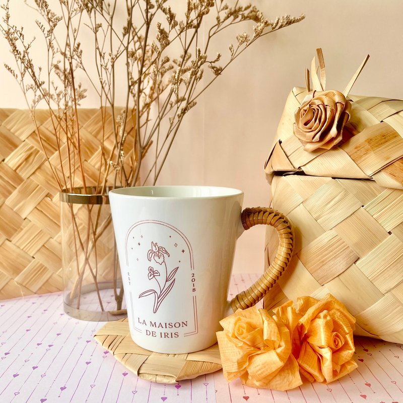 LA MAISON DE IRIS La Maison DE IRIS rattan ear mug - Mugs - Porcelain 