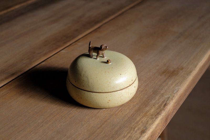 Pottery box l Puppy playing with ball l Covered box - Storage - Pottery Yellow