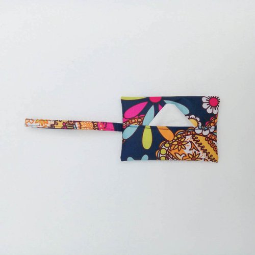 Miss pattern 黑底印花袖珍面紙套-防水