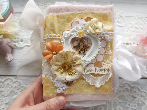 junkjournals Honeybee junk journal handmade blank Queen bee Gold Bee notebook