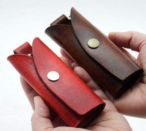 手染めシンプルレザーキーケース ラッキーレッドハピネスブラウン