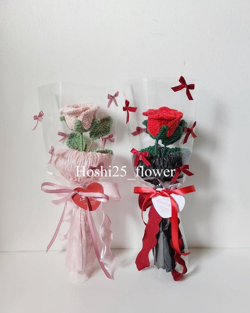 [Holiday Bouquet] Knitted Rose Bouquet Y2K Bow Valentine’s Day and Chinese Valentine’s Day Bouquet - Dried Flowers & Bouquets - Cotton & Hemp Red