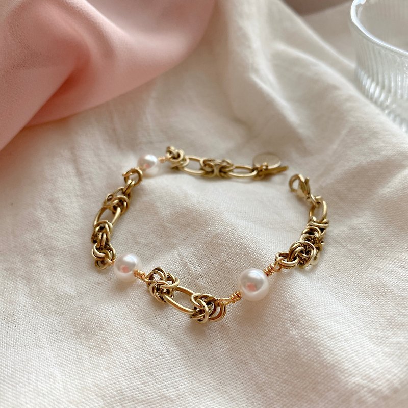 New classic- brass pearl bracelet - สร้อยข้อมือ - ทองแดงทองเหลือง หลากหลายสี
