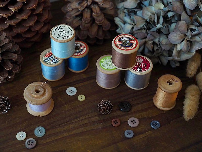 British antique wooden old spools for sale - Items for Display - Wood 