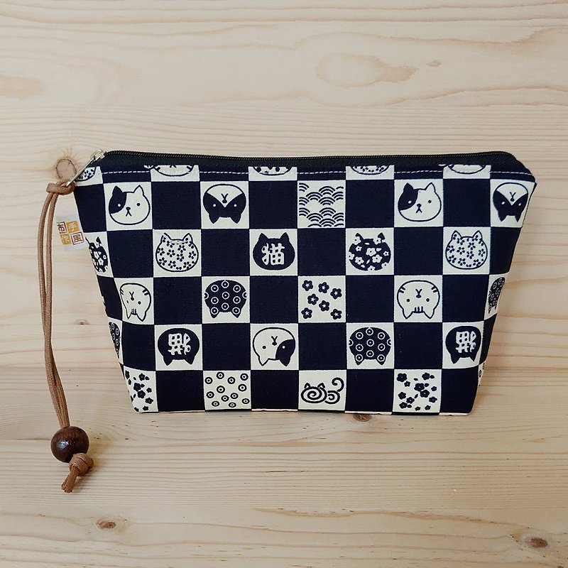 Plaid cat cosmetic bag - กระเป๋าเครื่องสำอาง - ผ้าฝ้าย/ผ้าลินิน สีน้ำเงิน