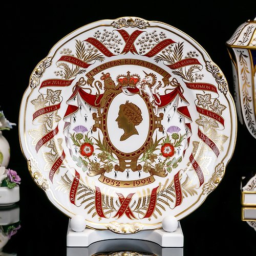 擎上閣 QSG Decoration 限量英國製Royal Crown Derby 女王1992年奢華生日紀念骨瓷裝飾盤
