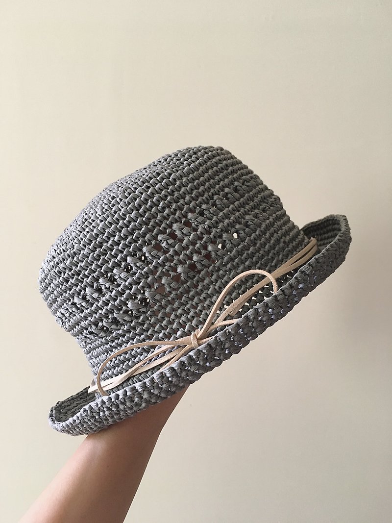 hm2. Weave a straw hat. Grey Grey - หมวก - กระดาษ สีเทา
