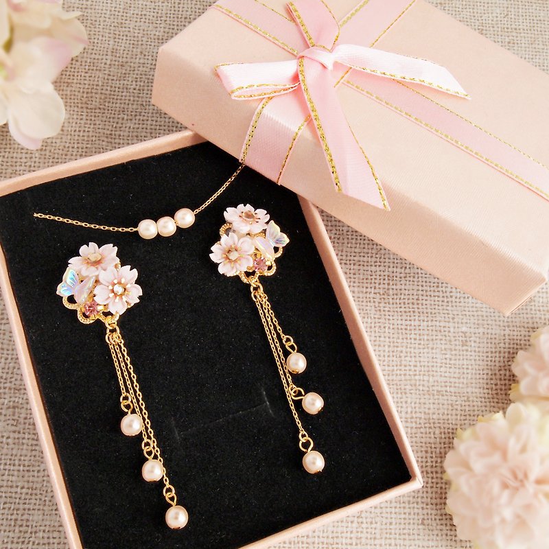 Knob work cherry blossoms and pearl coffret (pierced earrings ver.) - Earrings & Clip-ons - Cotton & Hemp Pink